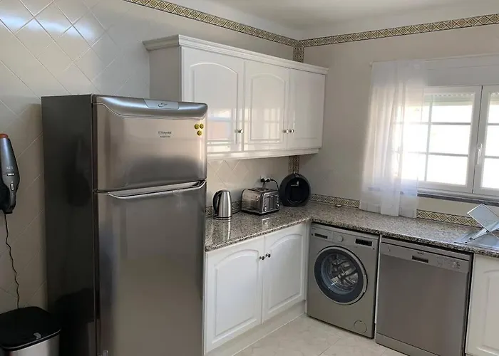 Apartment Golf, & Pool House Amoreira (Leiria)